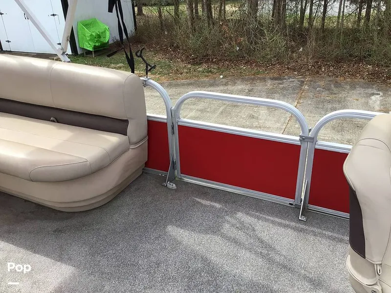 Slide: The Image of Sun Tracker Bass Buggy 18 DLX 2017 - 16273454