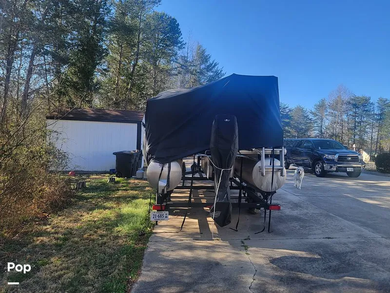 Slide: The Image of Sun Tracker Bass Buggy 18 DLX 2017 - 16270155