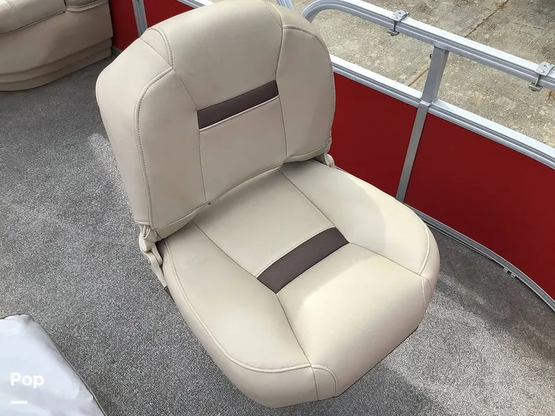 Slide: The Image of Sun Tracker Bass Buggy 18 DLX 2017 - 16273456