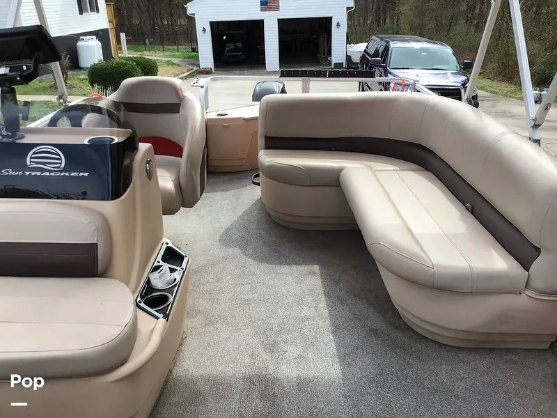 Slide: The Image of Sun Tracker Bass Buggy 18 DLX 2017 - 16273458