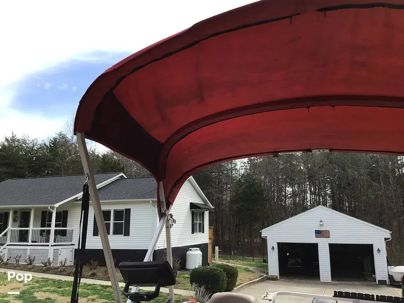 Slide: The Image of Sun Tracker Bass Buggy 18 DLX 2017 - 16273461