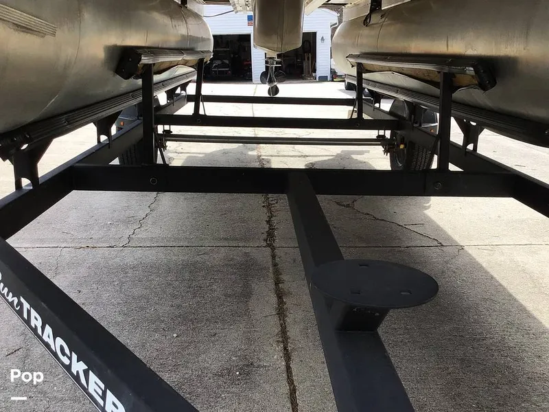 Slide: The Image of Sun Tracker Bass Buggy 18 DLX 2017 - 16273469