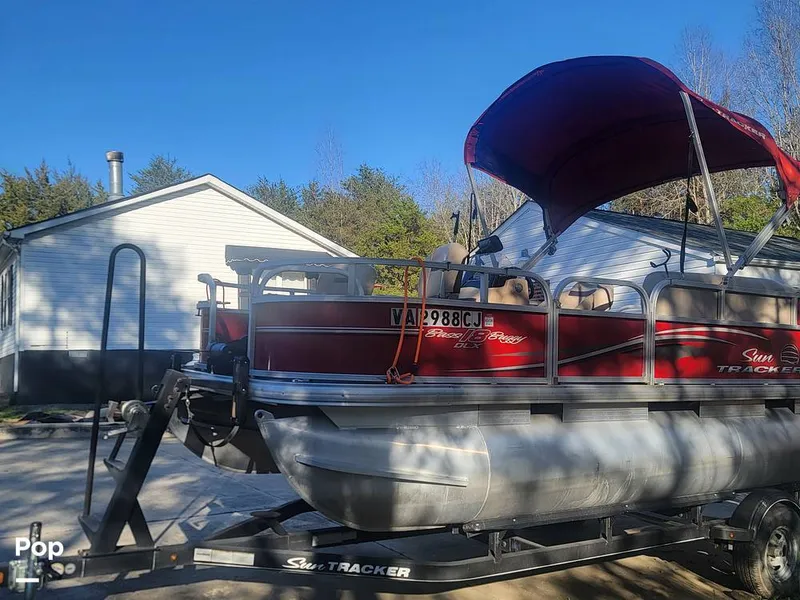 Slide: The Image of Sun Tracker Bass Buggy 18 DLX 2017 - 16270157