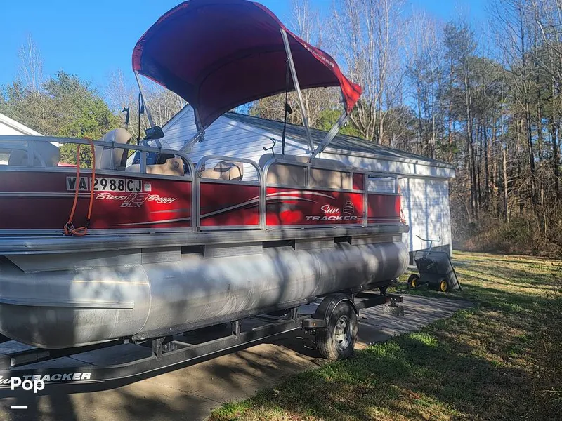 Slide: The Image of Sun Tracker Bass Buggy 18 DLX 2017 - 16270158