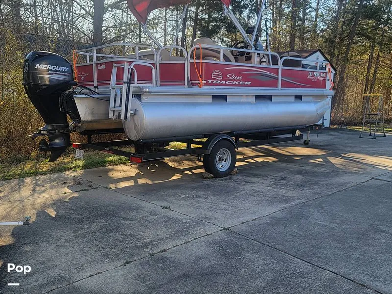 Slide: The Image of Sun Tracker Bass Buggy 18 DLX 2017 - 16270160