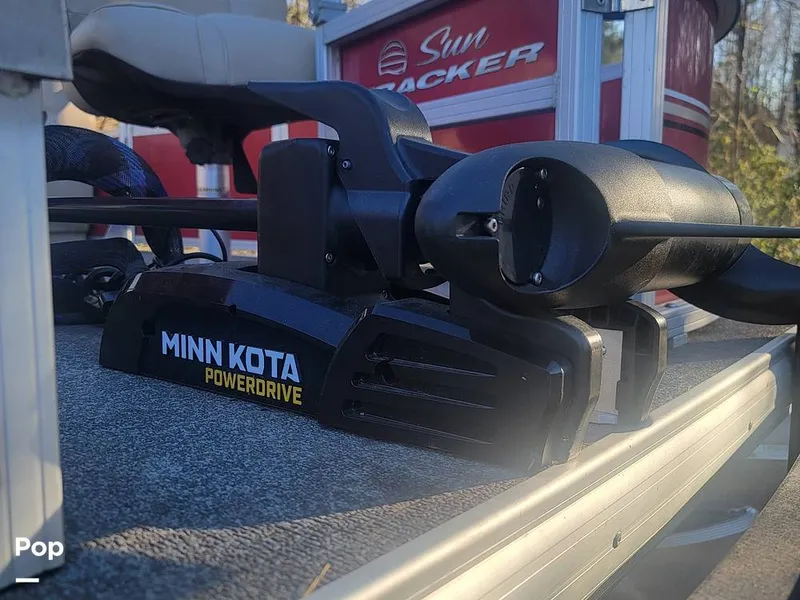 Slide: The Image of Sun Tracker Bass Buggy 18 DLX 2017 - 16270161