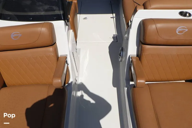 Slide: The Image of Crownline Boats E225 XS 2023 - 16368628