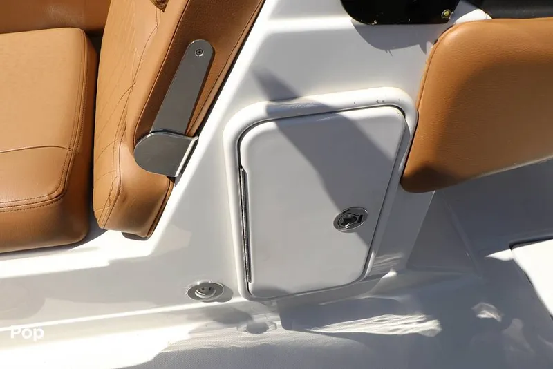 Slide: The Image of Crownline Boats E225 XS 2023 - 16368630