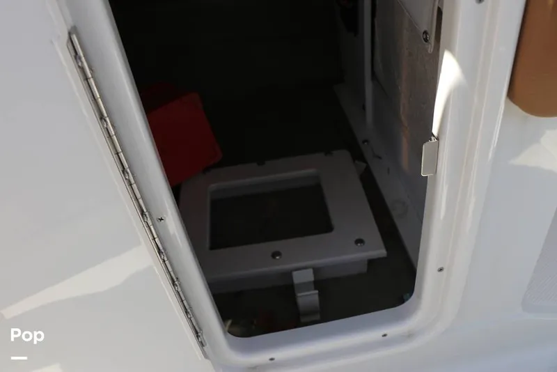 Slide: The Image of Crownline Boats E225 XS 2023 - 16368631