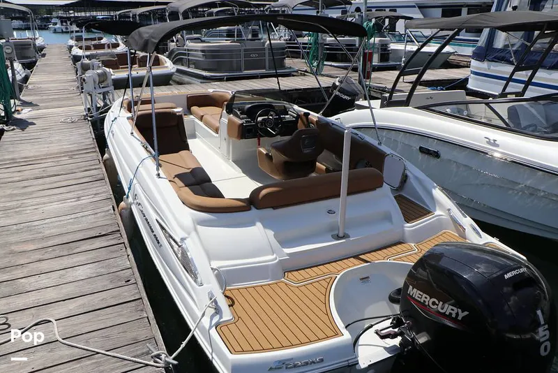 Slide: The Image of Crownline Boats E225 XS 2023 - 16368616
