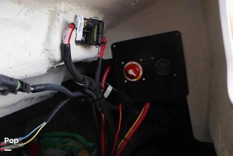 Slide: The Image of Crownline Boats E225 XS 2023 - 16368643