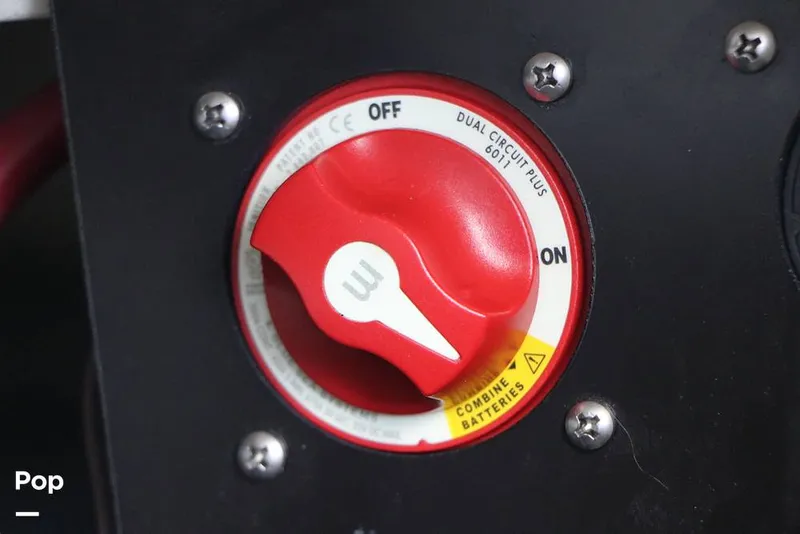 Slide: The Image of Crownline Boats E225 XS 2023 - 16368644