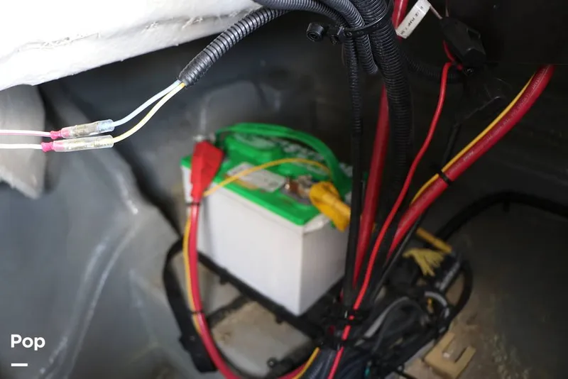 Slide: The Image of Crownline Boats E225 XS 2023 - 16368645