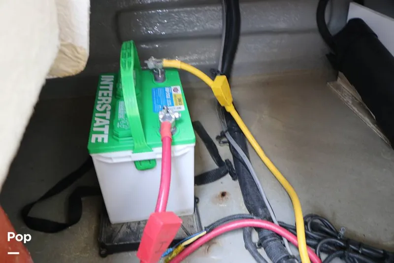 Slide: The Image of Crownline Boats E225 XS 2023 - 16368647