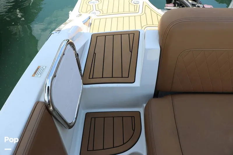 Slide: The Image of Crownline Boats E225 XS 2023 - 16368650