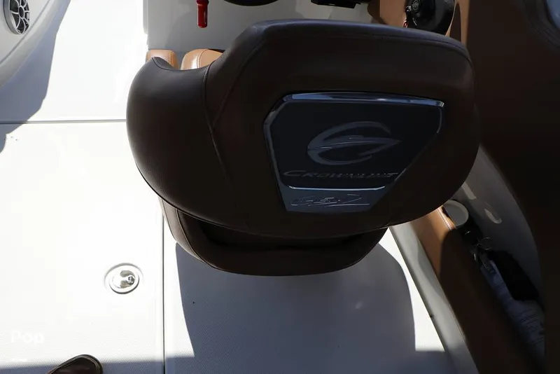 Slide: The Image of Crownline Boats E225 XS 2023 - 16368655