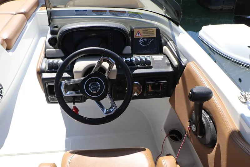 Slide: The Image of Crownline Boats E225 XS 2023 - 16368656