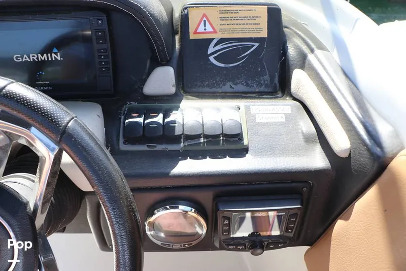 Slide: The Image of Crownline Boats E225 XS 2023 - 16368659