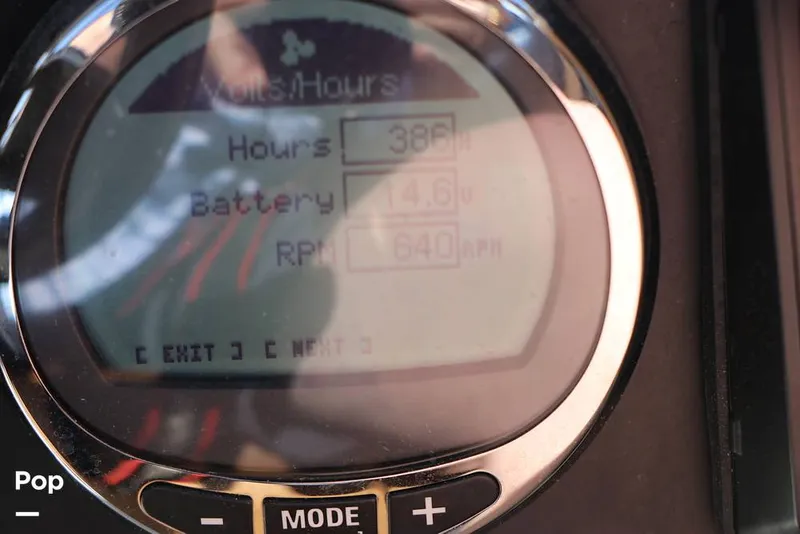 Slide: The Image of Crownline Boats E225 XS 2023 - 16368667