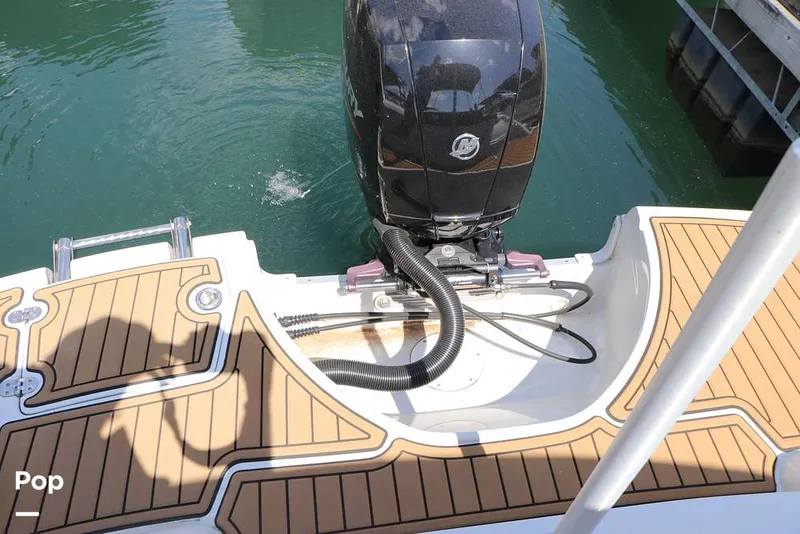 Slide: The Image of Crownline Boats E225 XS 2023 - 16368670