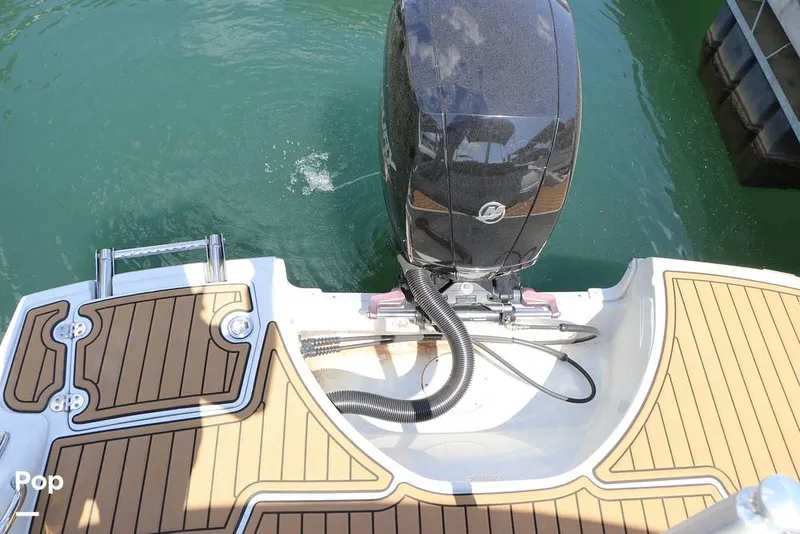Slide: The Image of Crownline Boats E225 XS 2023 - 16368671