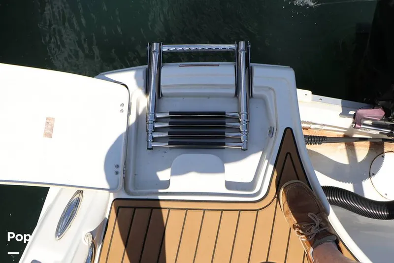 Slide: The Image of Crownline Boats E225 XS 2023 - 16368673