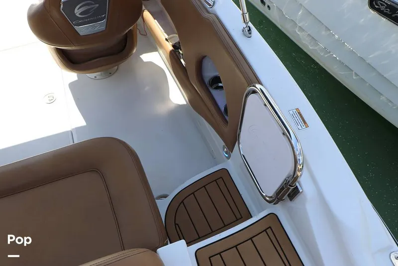 Slide: The Image of Crownline Boats E225 XS 2023 - 16368674