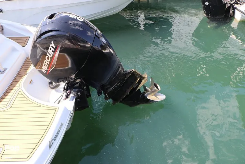 Slide: The Image of Crownline Boats E225 XS 2023 - 16368675