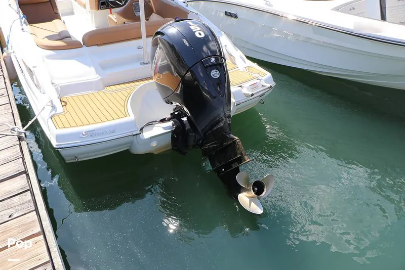 Slide: The Image of Crownline Boats E225 XS 2023 - 16368676