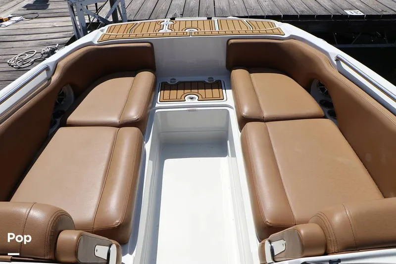 Slide: The Image of Crownline Boats E225 XS 2023 - 16368620