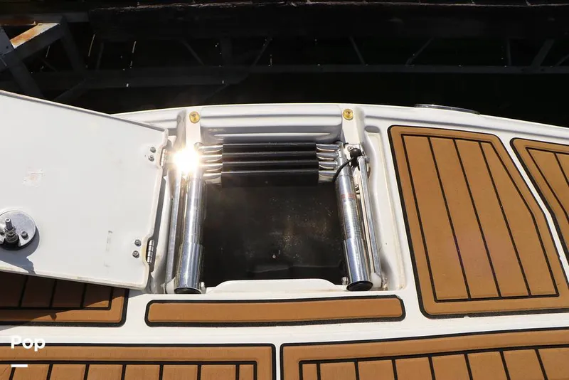 Slide: The Image of Crownline Boats E225 XS 2023 - 16368622