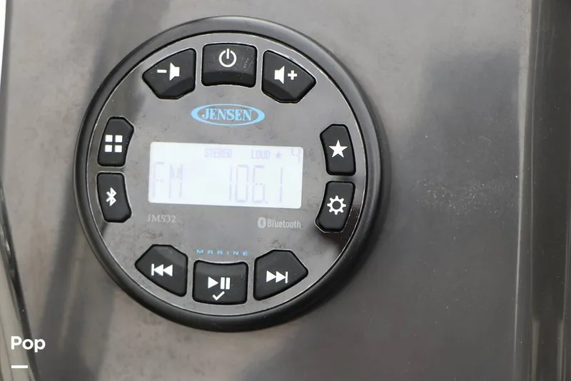 Slide: The Image of Bayliner VR4 2023 - 16194767