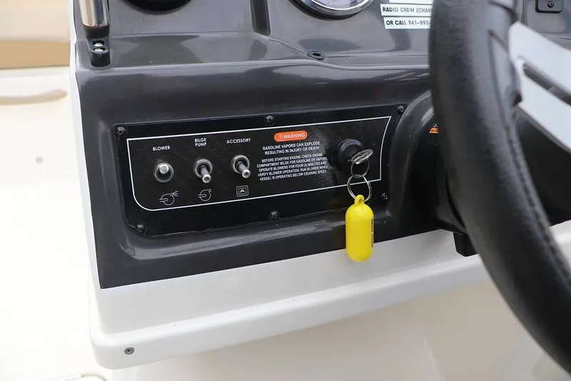 Slide: The Image of Bayliner VR4 2023 - 16194772