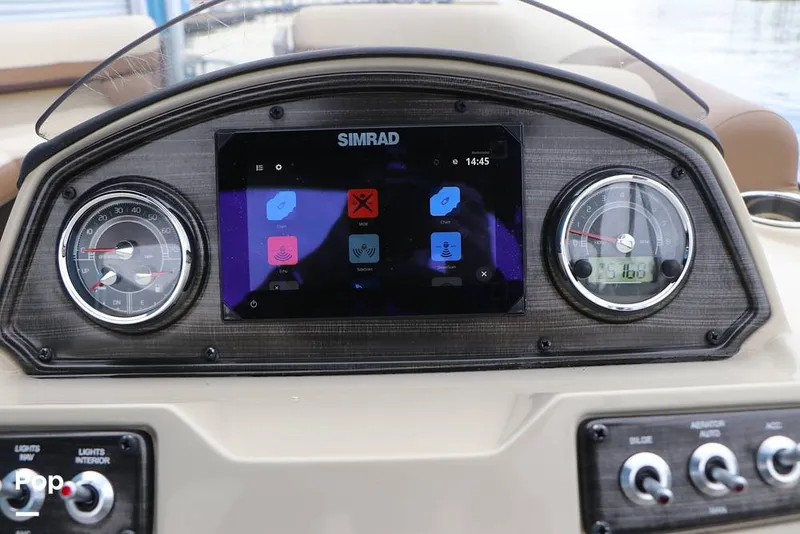 Slide: The Image of Lowe SS230W 2024 - 16194888