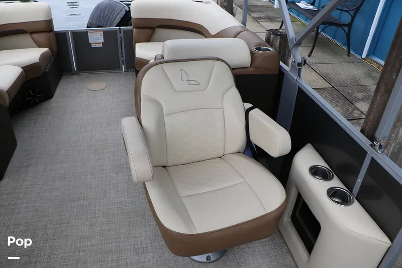 Slide: The Image of Lowe SS230W 2024 - 16194873