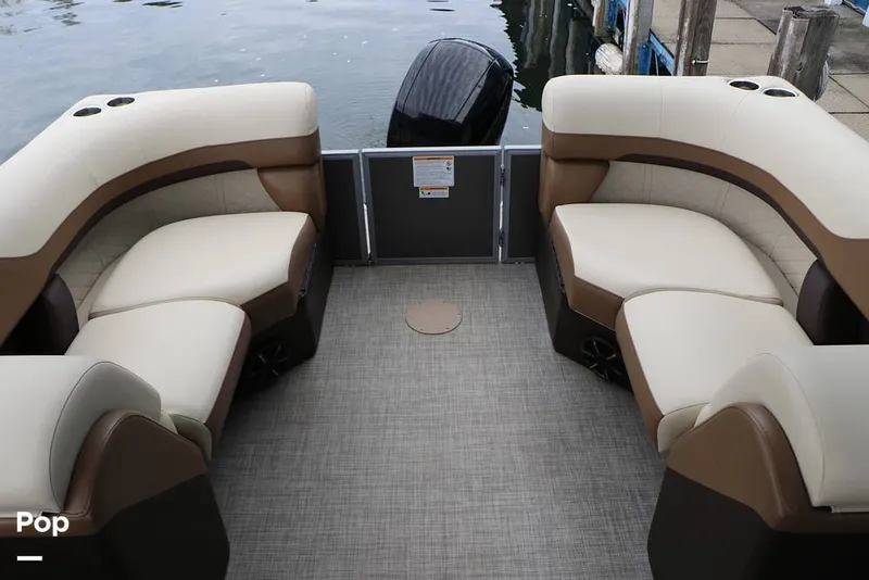 Slide: The Image of Lowe SS230W 2024 - 16194875