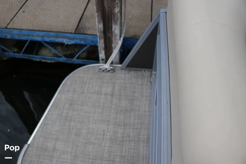 Slide: The Image of Lowe SS230W 2024 - 16194880