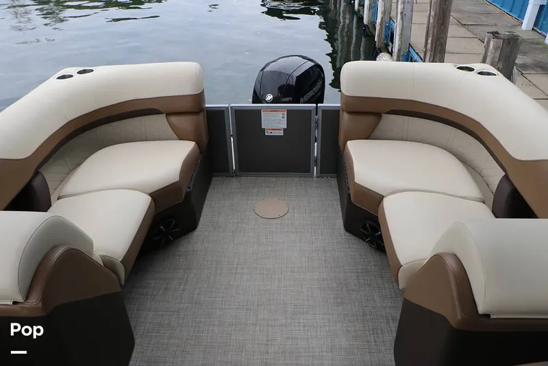 Slide: The Image of Lowe SS230W 2024 - 16194855