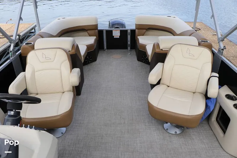 Slide: The Image of Lowe SS230W 2024 - 16195001