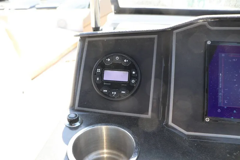 Slide: The Image of Bayliner VR6 OB 2024 - 16368596