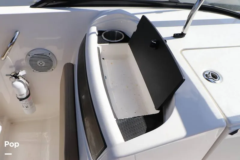 Slide: The Image of Bayliner VR6 OB 2024 - 16368512