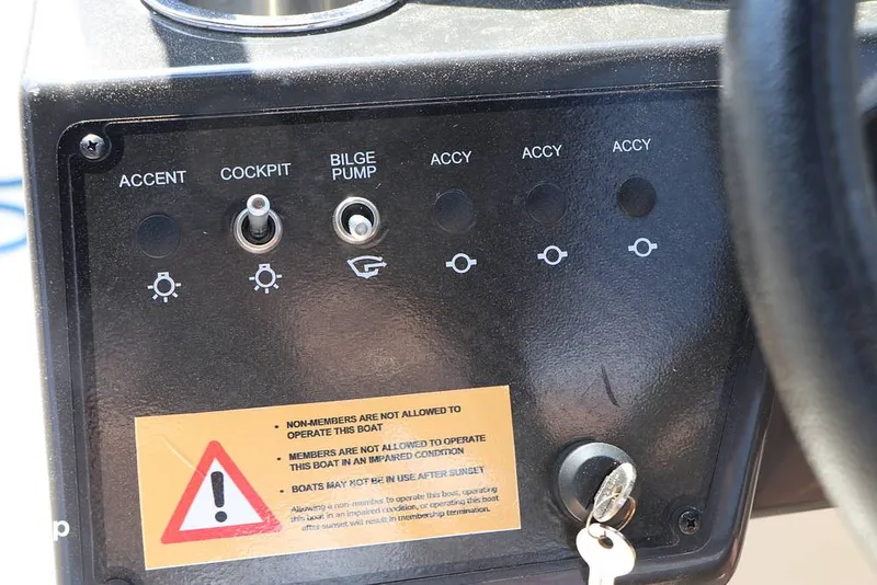 Slide: The Image of Bayliner VR6 OB 2024 - 16368525