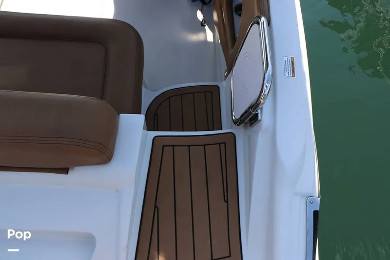 Slide: The Image of Crownline Boats E225 XS 2023 - 16368546
