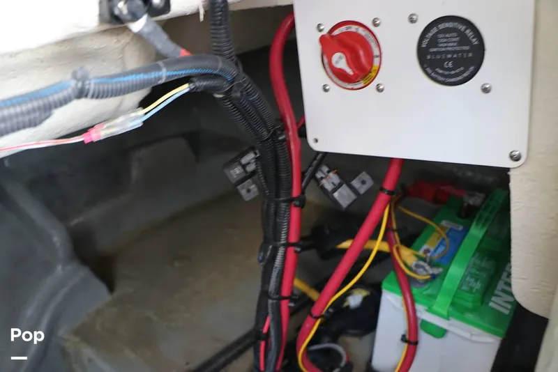 Slide: The Image of Crownline Boats E225 XS 2023 - 16368549