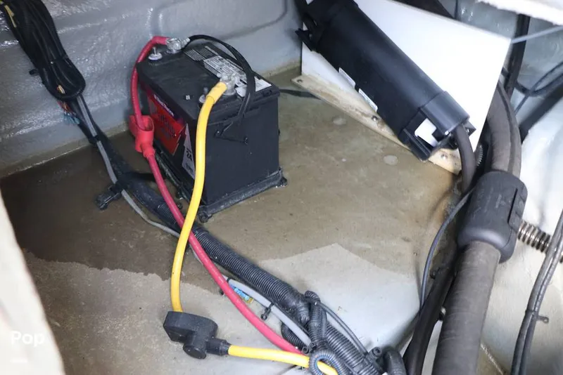 Slide: The Image of Crownline Boats E225 XS 2023 - 16368550