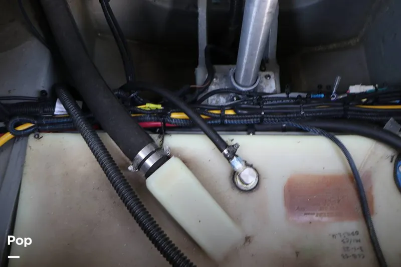 Slide: The Image of Crownline Boats E225 XS 2023 - 16368551