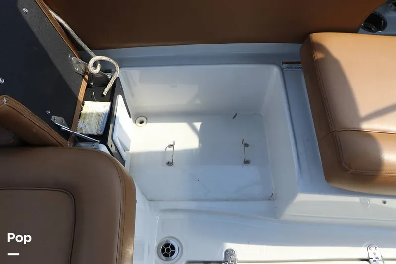 Slide: The Image of Crownline Boats E225 XS 2023 - 16368554