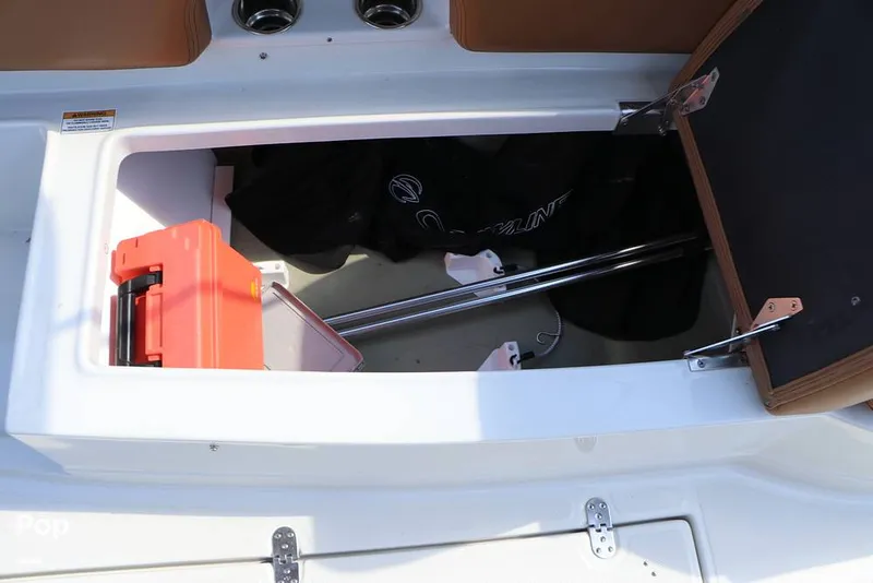 Slide: The Image of Crownline Boats E225 XS 2023 - 16368555