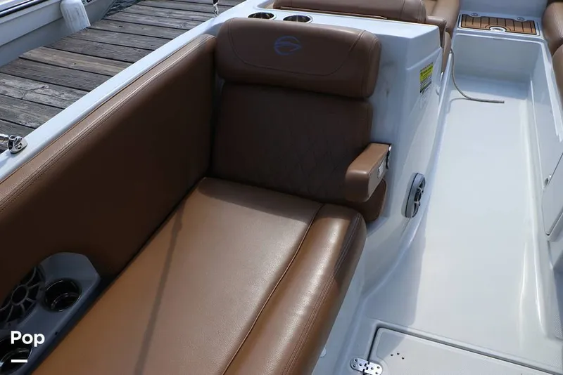 Slide: The Image of Crownline Boats E225 XS 2023 - 16368556
