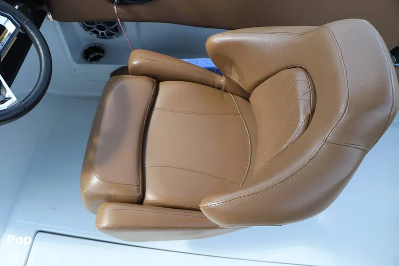 Slide: The Image of Crownline Boats E225 XS 2023 - 16368558